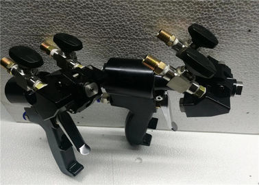 China Double Piston Polyurea Spray Gun Small Size With Manual Switch Valve supplier
