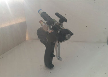 China Easy Handling Double Spray Gun , Polyurethane Foam Gun Self Cleaning With Air factory